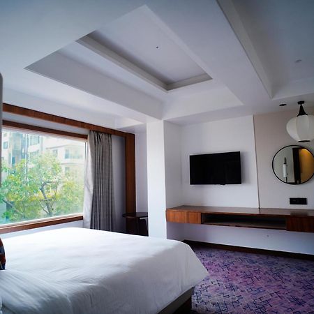 Ishaan Sarovar Portico เดฟการ์ ภายนอก รูปภาพ