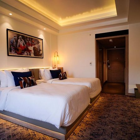 Ishaan Sarovar Portico เดฟการ์ ภายนอก รูปภาพ