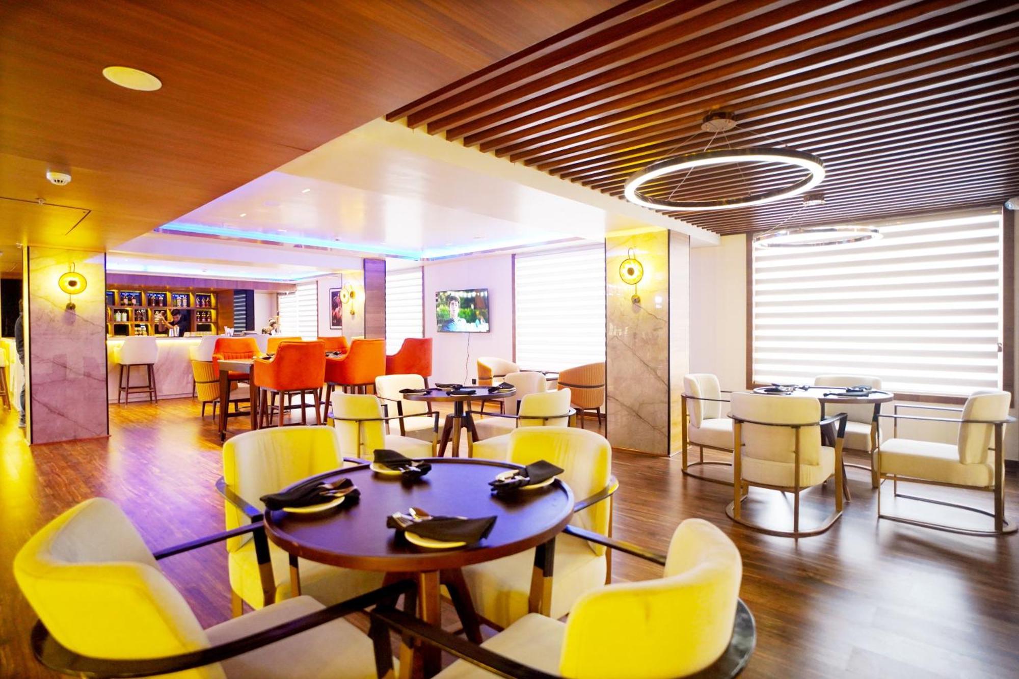 Ishaan Sarovar Portico เดฟการ์ ภายนอก รูปภาพ