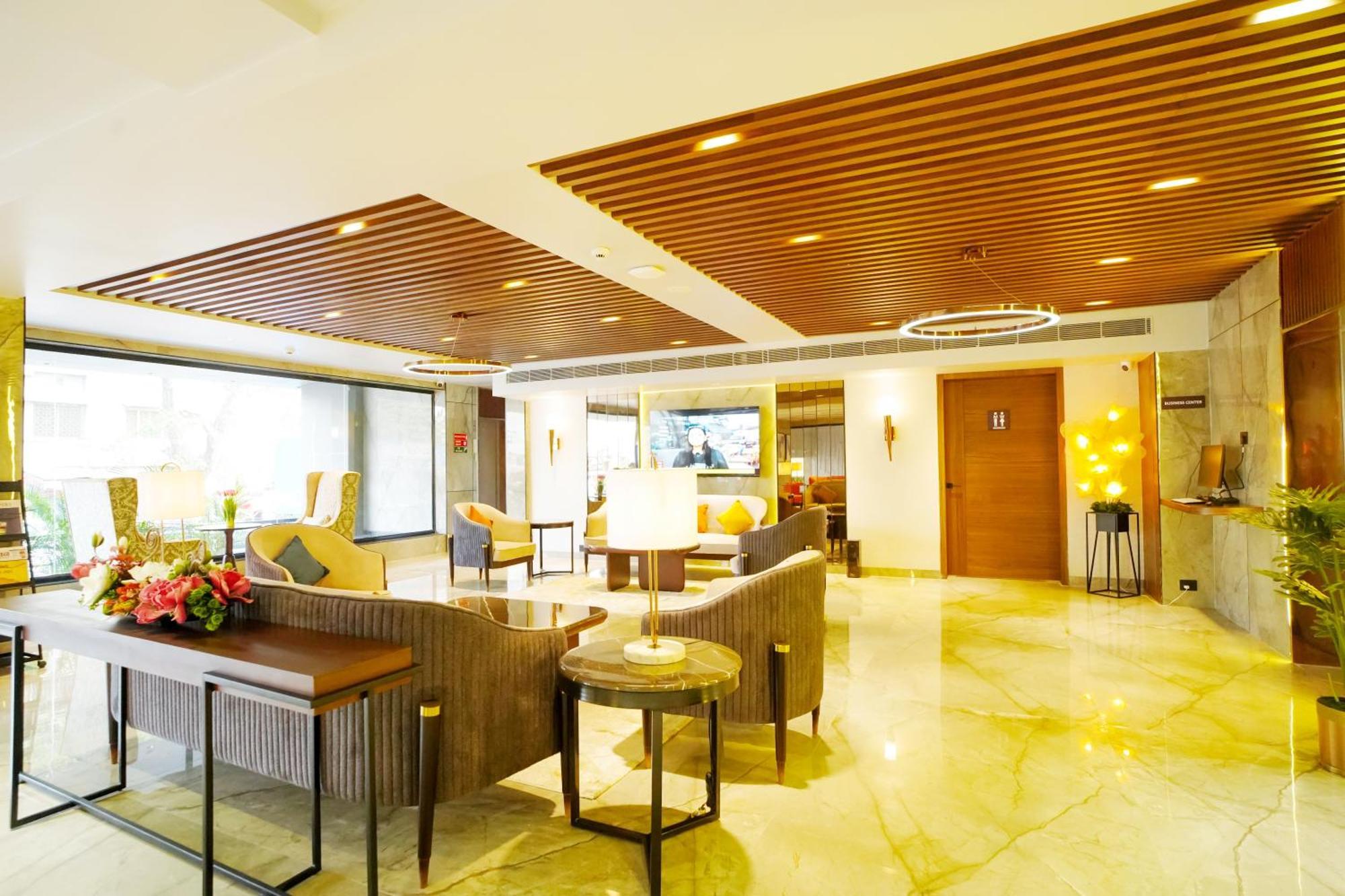 Ishaan Sarovar Portico เดฟการ์ ภายนอก รูปภาพ