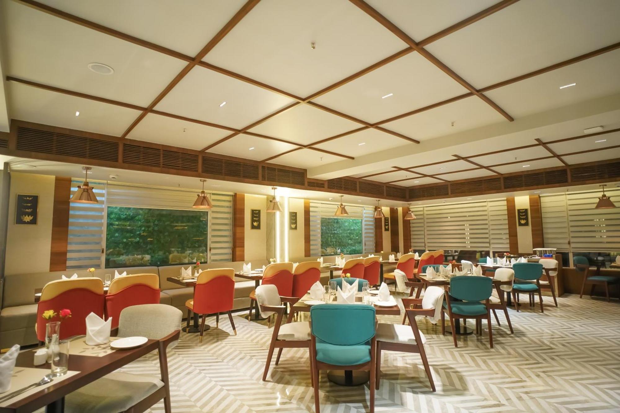 Ishaan Sarovar Portico เดฟการ์ ภายนอก รูปภาพ