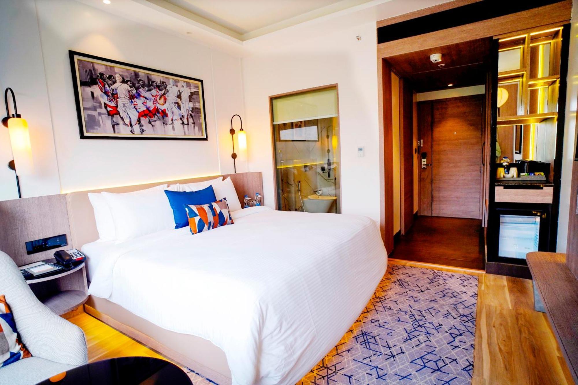 Ishaan Sarovar Portico เดฟการ์ ภายนอก รูปภาพ