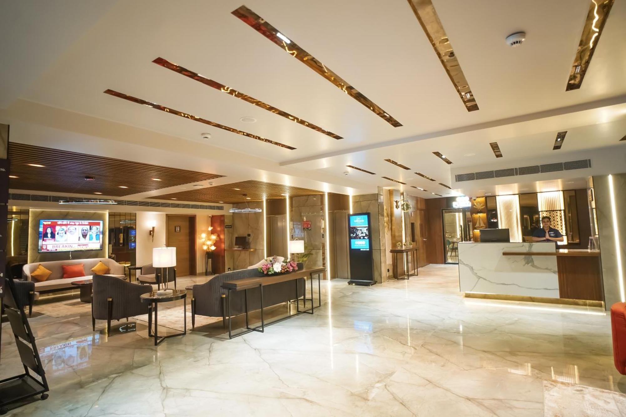 Ishaan Sarovar Portico เดฟการ์ ภายนอก รูปภาพ