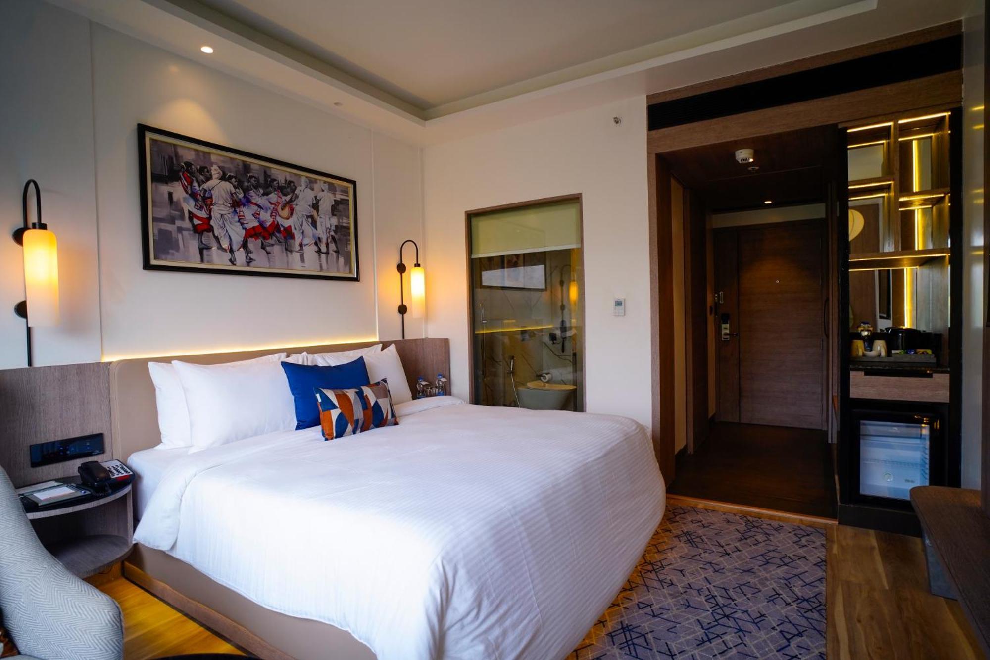 Ishaan Sarovar Portico เดฟการ์ ภายนอก รูปภาพ