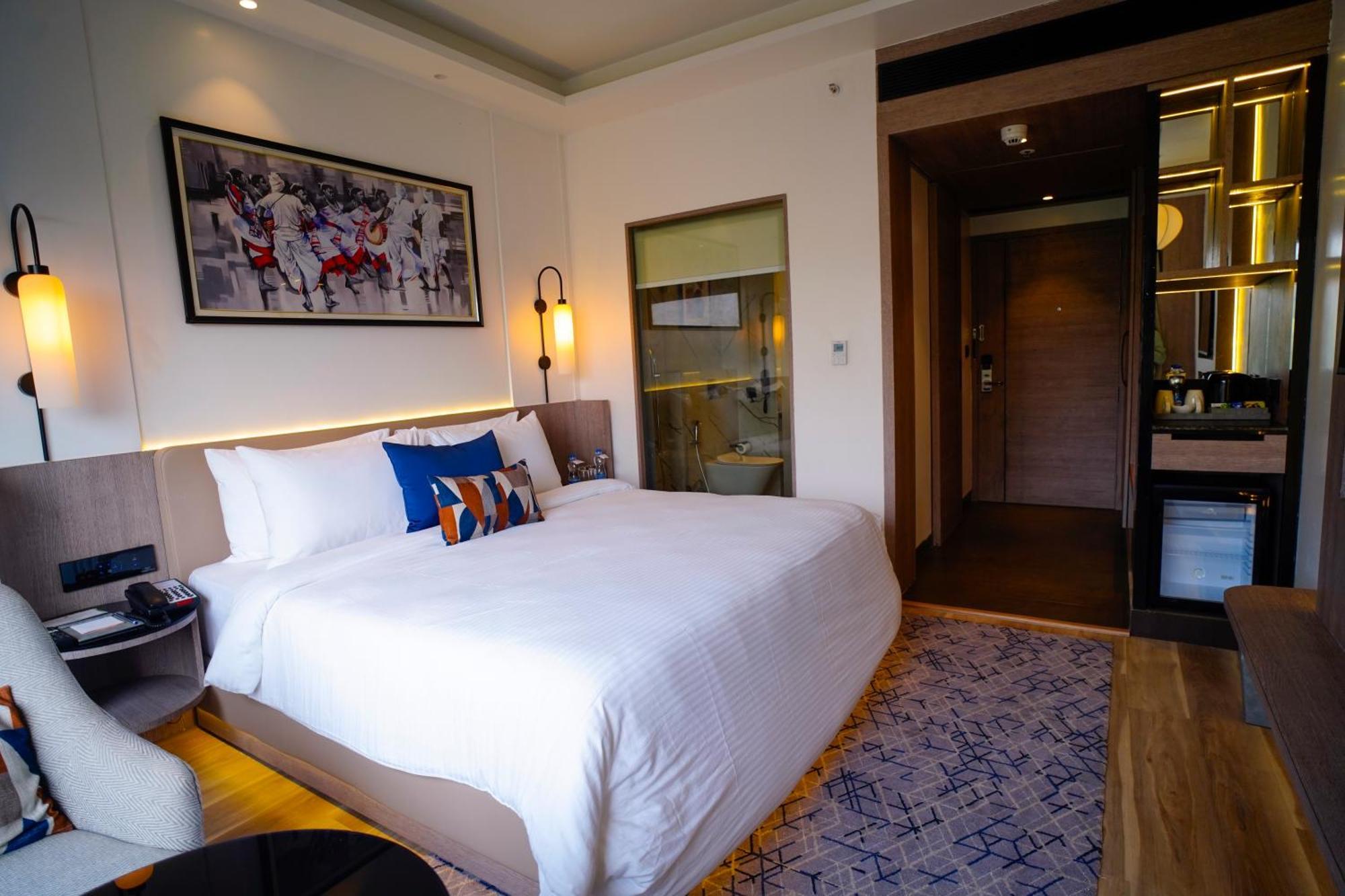 Ishaan Sarovar Portico เดฟการ์ ภายนอก รูปภาพ